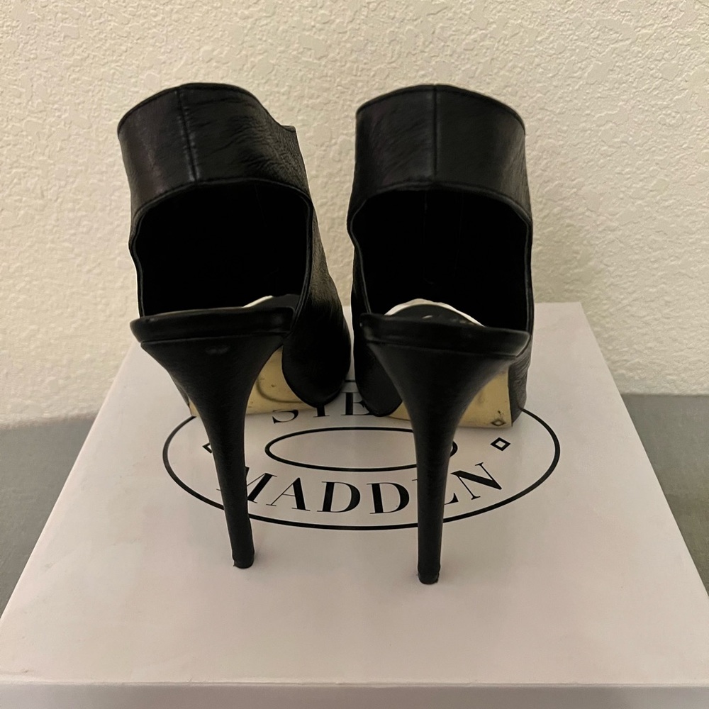 Steve Madden Black Peep-Toe Heels with Gold Zipper - Picture 2 of 4